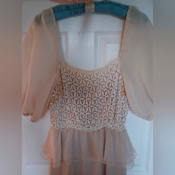 Super Feminine Gorgeous Vintage Peplum Dress with Crochet Details - Picture 1 of 12